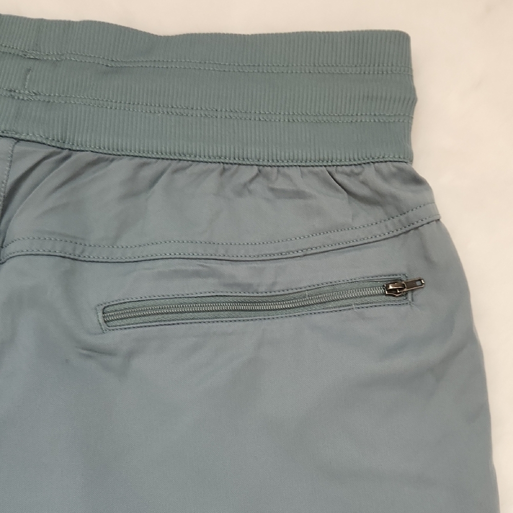The North Face Women's Shorts NWOT - Picture 5 of 5